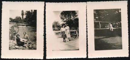 1941 Vámfalu, Erdély, Szatmár megye, 3 db fénykép, Maksay Piroska és ismerőse a Tálna patak partján, hátoldalán feliratozott vintage fotók, 6x8,5 cm