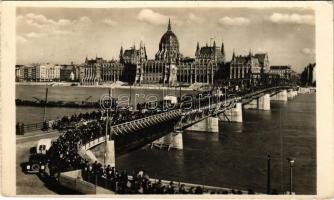 1950 Budapest, Kossuth híd autókkal és gyalogosokkal (EK)