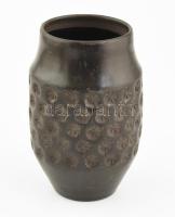 Fekete kerámia váza, jelzett, kopásokkal, m: 15 cm