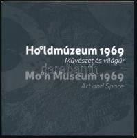 Orosz Márton: Holdmúzeum 1969. Művészet és világűr. Bp., 2019, Szépművészeti Múzeum-Vasarely Múzeum. 180 p. Színes és fekete-fehér képekkel, többek közt Kondor Béla, Lakner László, Victor Vasarely, Ország Lili, Rékassy Csaba műveinek reprodukcióival gazdagon illusztrált kiállítási katalógus. Kiadói papírkötés.