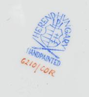 Herendi áttört bonbonniere eperfogóval. Kézzel festett aranyozott porcelán. Jelzett. kopásnyomokkal....