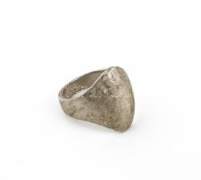 Ezüst(Ag) gyűrű, jelzett, méret: 57, nettó: 10,7 g