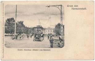 Nagyszeben, Hermannstadt, Sibiu; Elektrische Omnibus: Abfahrt vom Bahnhof. Verlag G. A. Seraphin, Lichtdruck v. Jos. Drotleff / A villamos hálózat első elektromos kocsija, omnibusz (trolibusz) próbaút, tesztvezetés a vasútállomástól / the first electric omnibus (trolley autobus) on its first test drive from the railway station (r)