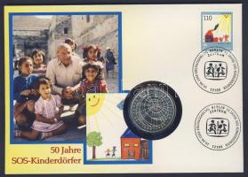 Németország 1999. 10M Ag "50 éves az SOS Gyermekfalu" bélyeges érmés borítékon elsőnapi bélyegzővel, hátoldali ismertető tanúsítvánnyal T:BU