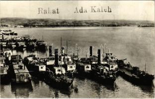 ~1950 Ada Kaleh, Rahat / kikötő a Dunán hajókkal / port on Danube river, ships (EK)