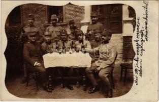 1916 Magyar katonák mulatoznak, udvari cigánynak kinevezett hegedűs / WWI K.u.k. Hungarian military, soldiers having fun, violinist gypsy. photo (EK)
