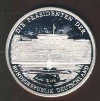 Németország 1994. "Szövetségi Elnökök - Karl Carstens" Ag emlékérem 20g T:PP Tanúsítvánnya...