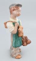 H. Ráhmer Mária (1911-1998): Cipészfiú, festett mázas kerámia, jelzett, minimális kopásnyomokkal, m:...