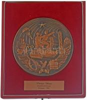 1985. 40 éves jubileumi bronz emlékérem névre szóló Cu táblával, tokban (92mm) T:UNC