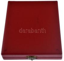 1985. 40 éves jubileumi bronz emlékérem névre szóló Cu táblával, tokban (92mm) T:UNC