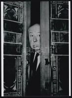 Alfred Hitchcock (1899-1980) angol filmrendező portréja (modern nagyítás) és két filmjének egy-egy jelenete, 3 db fotó, 18x24 cm és 21x15 cm