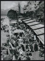 cca 1930 Budapest, piac a dunai rakparton, az Erzsébet híd közelében, 1 db modern nagyítás, 23,8x17,8 cm