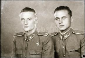 cca 1943 és cca 1955 között készült felvételek katonákról, a kiskunfélegyházi Marika-fotóműterem hag...