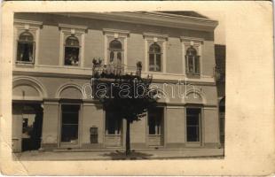 1928 Fehértemplom, Ung. Weisskirchen, Bela Crkva (?); utcakép, ház / street view with house. photo (EB)
