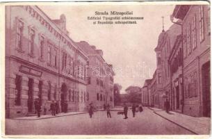 Nagyszeben, Hermannstadt, Sibiu; Strada macelarilor cu resedinta metropolitana, edificiul tipografie si librariei arhidiecezane / utcarészlet / street, shop (EB)