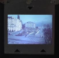 cca 1940 Budapest, rakpart villamossal és autóval árvíz idején, háttérben a Lánchíd, 1 db színes dia, 5x5 cm