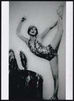 cca 1932 Egerváry Bea (1916-?) balerina, táncosnő, modell, aki Párizsban, Berlinben és más európai nagyvárosokban lépett fel, 3 db modern nagyítás a néhai Lapkiadó Vállalat fotólaborjának archívumából, 21x15 cm és 15x10 cm