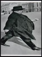 1927 Sokorópátkai Szabó István fotókarikatúrája, 1 db modern nagyítás Munkácsi Márton (1896-1963) fotóriporter és fotóművész felvétele nyomán, 23,8x17,8 cm