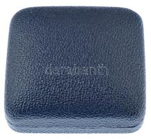 1983. "Honvédelmi Érdemérem - 10 év után" bronz kitüntetés, aranyozás és fül nélkül, díszt...