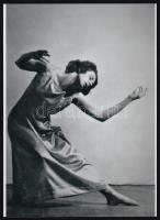 cca 1920 Szentpál Olga (1895-1968) mozdulat- és mozgásművész a pálya kezdetén, 1 db modern nagyítás, 21x15 cm