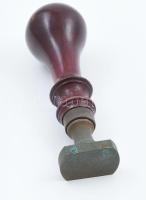 Régi pecsétnyomó réz, fa nyéllel, vésés nélkül 12 cm