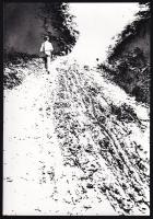 cca 1975 Bordás Ferenc: Dűlő úton című vintage fotóművészeti alkotása, feliratozva, ezüst zselatinos fotópapíron, 24x16,6 cm