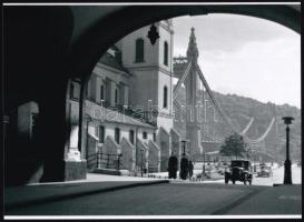 cca 1935 Budapest, Erzsébet híd és automobilok, Danassy Károly (1904-1996) budapesti fotóművész hagyatékából 1 db modern nagyítás, 15x21 cm