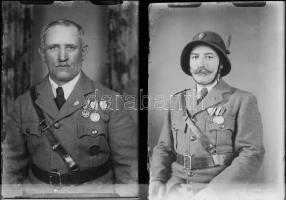 2 db katona portré, mindkettőn több kitüntetéssel, üvegnegatív, 9x6 cm