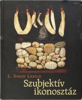 L. Simon László: Szubjektív ikonosztáz. A szerző, L. Simon László (1972-) József Attila-díjas író, költő, szerkesztő, politikus, a Magyar Nemzeti Múzeum későbbi igazgatója által Bujdosó Alpár (1935-2021) költő, mérnök, a Magyar Műhely szerkesztője a magyar avantgarde kiemelkedő alakja részére DEDIKÁLT példány. Bp., 2012, Ráció. Gazdag képanyaggal illusztrált. Kiadói kartonált papírkötés, a gerincen folttal, a hátoldalán karcolással.