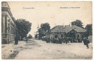 Tiszalök, Városháza, Piac tér árusokkal (EB)