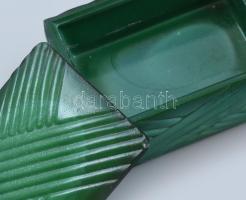 Malachit üveg ládika, kis lepattanással 12x9 cm