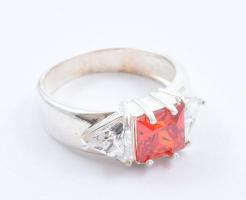 Ezüst(Ag) gyűrű narancssárga kővel, jelzett, méret: 57, bruttó: 5,4 g