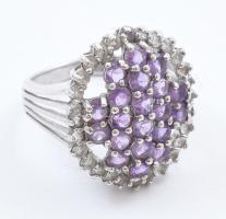 Ezüst(Ag) gyűrű lila kövekkel, jelzett, méret: 56, bruttó: 5,57 g