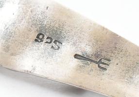 Ezüst(Ag) figaro nyaklánc, medállal, jelzett, h: 48 cm, bruttó: 13,3 g