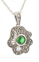 Ezüst(Ag) nyaklánc zöld köves medállal, jelzett, állítható h: max. 44 cm, bruttó: 7,3 g