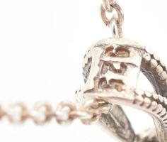 Ezüst(Ag) nyaklánc zöld köves medállal, jelzett, állítható h: max. 44 cm, bruttó: 7,3 g