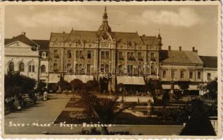 1938 Szatmárnémeti, Szatmár, Satu Mare; Piata Bratianu / tér, üzletek, takarékpénztár / square, shops, savings bank. photo