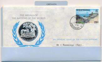 ENSZ 1977. A Világ nemzeteinek emlékérmei - Grenada Ag emlékérem megcímzett érmés borítékon elsőnapi bélyegzős bélyeggel, hátoldali tanúsítvánnyal, ismertetővel (~12g/0.925/32mm) T:PP United Nations 1977. The Medals of the Nations of the World - Grenada Ag commemorative medallion in envelope with first day of issue stamp and certificate (~12g/0.925/32mm) C:PP