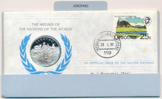 ENSZ 1980. A Világ nemzeteinek emlékérmei - Lesotho Ag emlékérem megcímzett érmés borítékon elsőnapi bélyegzős bélyeggel, hátoldali tanúsítvánnyal, ismertetővel (~12g/0.925/32mm) T:PP United Nations 1980. The Medals of the Nations of the World - Lesotho Ag commemorative medallion in envelope with first day of issue stamp and certificate (~12g/0.925/32mm) C:PP
