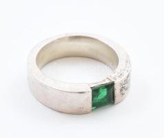 Ezüst(Ag) gyűrű zöld kővel, jelzett, méret: 57, bruttó: 12,4 g