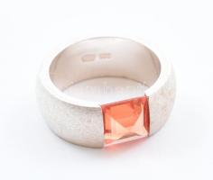 Ezüst(Ag) gyűrű narancssárga kővel, jelzett, méret: 51, bruttó: 11,2 g