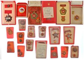 30db-os szocialista kitüntetés-tétel, közte több Kiváló Dolgozó és Szocialista Brigád T:vegyes közte sérült darabok