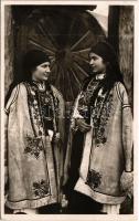 1969 Romania, Jeunes filles de Transylvanie / Mädchen aus Siebenbürgen / Erdélyi folklór, paraszt leányok / Peasant girls from Transylvania, Romanian folklore (EK)