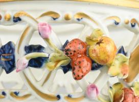 Sevres áttört bonbonier, porcelán, plasztikus díszítményekkel, jelzett, kis sérüléssel, 1900 körül, ...