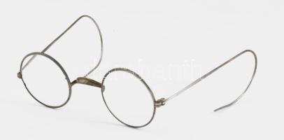 Régi drótszárú szemüveg lencsékkel