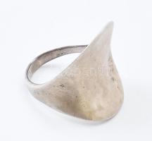 Ezüst (Ag) modern gyűrű, jelzett, méret: 53, bruttó: 5,3 g