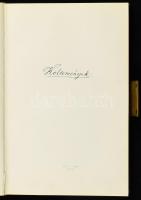 Arany János Kapcsos Könyve. Keresztury Dezső utószavával. Bp., 1977, Magyar Helikon-Akadémiai Kiadó. Első kiadás. Hasonmás kiadás. Kiadói egész-műbőr kötés, rézkapoccsal, kiadói kartontok nélkül, gerincen apró sérüléssel, borítón kopásnyomokkal.