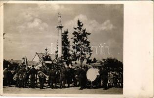 1938 Ipolyság, Sahy; bevonulás, az első tábori mise, katonai zenekar / entry of the Hungarian troops, the first field mass, military music band (EK)