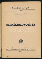 Személyazonosítás. (Bp.) 1949. Belügyminisztérium. 100 p. /Nyomozástani tankönyvek II./ Gazdag kép- ...