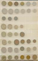 Vegyes, nagyrészt külföldi érmetétel (~307db) 11db berakólapon egy nagy alakú műbőr mappában, közte ...